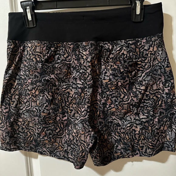 Athleta shorts. Size 8 - Picture 5 of 8